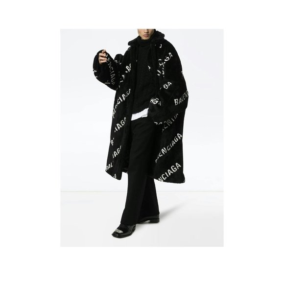 Balenciaga Logo-Print Fur Coat - Picture 12 of 13